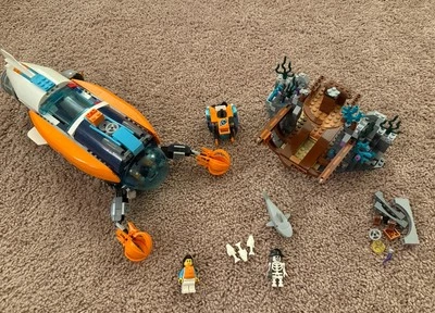 Lego CITY: Deep-Sea Explorer Submarine 60379 Main Build w/ Minifigure READ - Image 1 of 4