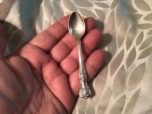 "Cuchara de té pequeña Tiffany & Co. English King de plata esterlina Demitasse 4"" 21 gramos" - Imagen 1 de 6