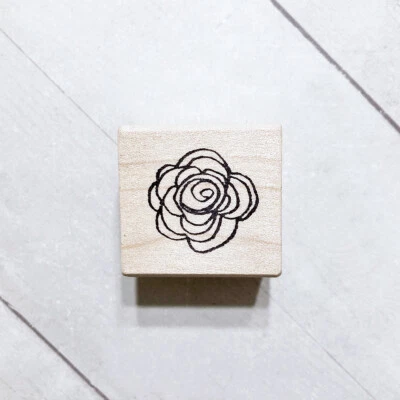 Sello artesanal rosa flor mini 1,25" montado en madera goma luna Foto 1 de 4