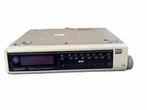 Vintage GE Spacemaker Under Cabinet Kitchen AM/FM Clock Radio Model No. 7-4212B - Picture 1 of 5