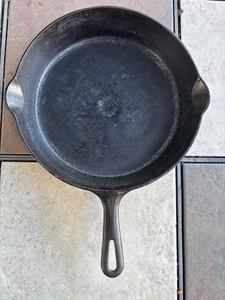 Griswold No. 9 Small Logo Erie Cast Iron Skillet  Vintage - Picture 1 of 8