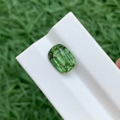Natural loose Radiant Cut 5.80 Ct Green Ludwigite Peridot From Kohistan Pakistan - Image 1 of 4