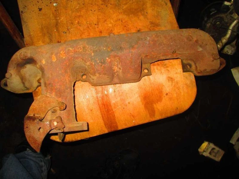 72 73 74 75 76 77 78 道奇 RAM 200 PICKUP R. EXHAUST MANIFOLD 8-400 和 8-440 — 第 1/1 张图片