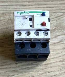 SCHNEIDER ELEKTRISCHES ÜBERLASTRELAIS 690V 50/60Hz LRD21 - Bild 1 von 8