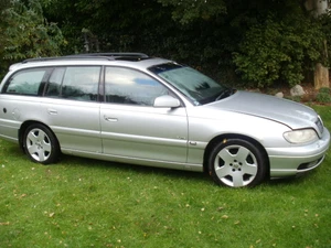 vauxhall omega estate repair or spares - Picture 1 of 11