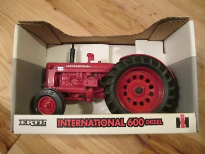 ERTL 1995 International 600 дизельный трактор масштаб 1/16 литой металл совершенно новый!! - Изображение 1 из 4