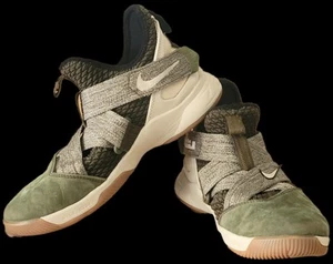 Nike LeBron Soldier 12 XII basket giovanile verde US6 / 38,5 AA1352-300 - Foto 1 di 17