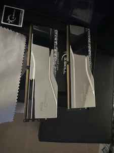 G.Skill Trident Z5 Royal 48 GB (2x24GB) DDR5 8000 C40 (F5-8000J4048F24GX2-TR5S) - Picture 1 of 8