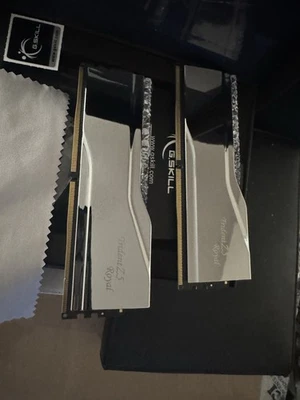 G.Skill Trident Z5 Royal 48 GB (2x24GB) DDR5 8000 C40 (F5-8000J4048F24GX2-TR5S) - Image 1 of 4