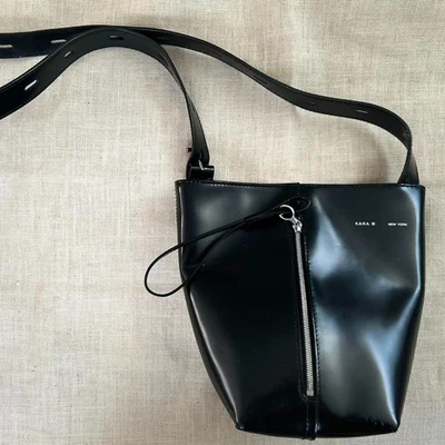 Bolso Cubo KARA New York Negro Patente Cremallera - Raro Diseñador Bandolera Hombro Foto 1 de 4