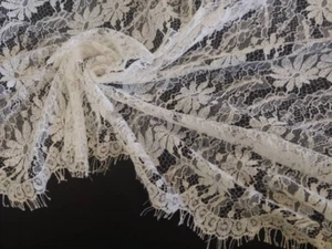 34" Wide Vintage Chantilly Off White Scalloped Eyelash Floral Lace Fabric 1291 - Picture 1 of 4