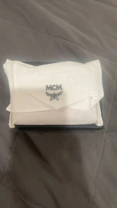 MCM RED key ring link external card slot zipper closure 2 interior compartments - Picture 1 of 6