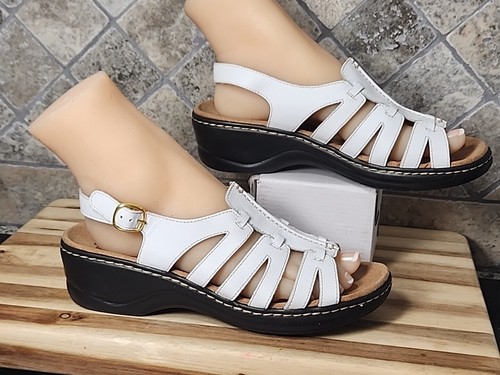 Sandali Clarks Lexi calendula bianchi pelle fibbia punta aperta plateau 10 M
