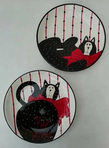 Cat Kitty Plates x 2 Boyds Black White Red Tableware or Decorative 21.5cm D - Picture 1 of 5