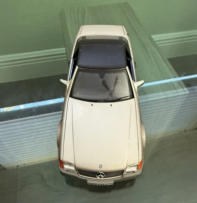 Mercedes-Benz 500SL 1989 Norev modelo diecast 1:18 plateado Foto 1 de 4