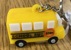Individueller Schlüsselanhänger gelb Schulbus Gummi robust - Bild 1 von 6