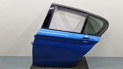 BMW 1 SERIES F20 PAINEL TRASEIRO ESQUERDO DO PASSAGEIRO 5 PORTAS M ESPORTE AZUL BRILHANTE B45 - Imagem 1 de 4