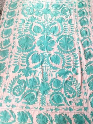 Colchas colchas colgantes de pared bordadas de lana suzani de algodón Foto 1 de 4