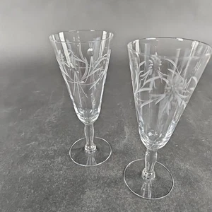 Vintage Set 2 Glass Etched Stemmed Champaign Flutes - Picture 1 of 7