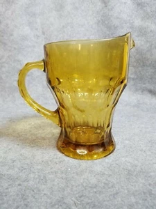 Brocca vintage in vetro ambrato, altezza 8" - Foto 1 di 6