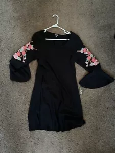 NWT SLNY Women Size 8 Black V Neck Bell Sleeve Floral Embroidery A Line Dress - Picture 1 of 1