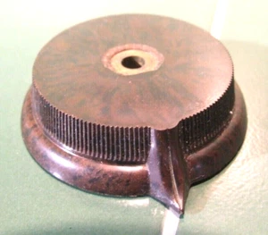 Radio Ham Control Knob Bakelite Brown 2 1/2"dia 1/4" Shaft Grub Screw fit - Picture 1 of 3