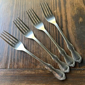 4 Forchette da Pranzo Camelot di Reed & Barton Posate Acciaio Inox 7 3/4” - Foto 1 di 4