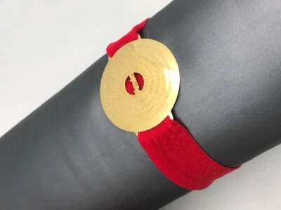 Pulsera roja elástica ajustable "Padre Nuestro" oro acero inoxidable  Foto 1 de 4