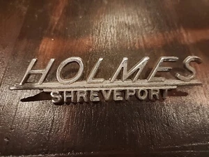 Placa de identificación de metal emblema vintage HOLMES SHREVEPORT concesionario de automóviles concesionario - Imagen 1 de 3