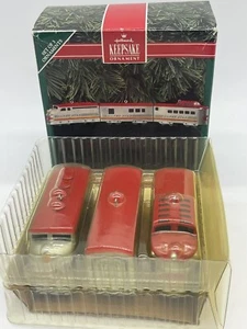 Juego de 3 adornos de tren de metal fundido estrella plateada HALLMARK 1992 de colección pesados nuevos en caja - Imagen 1 de 6