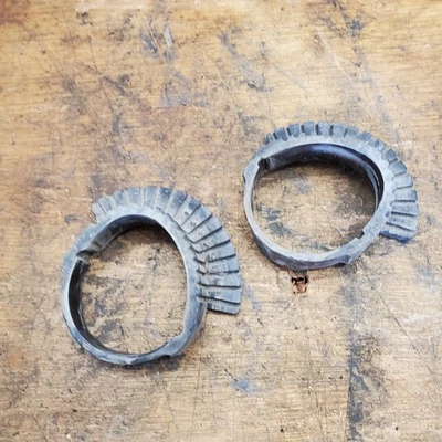 Резиновое кольцевое крепление амортизатора топливного бака 02 Suzuki Eiger 400 - Изображение 1 из 4