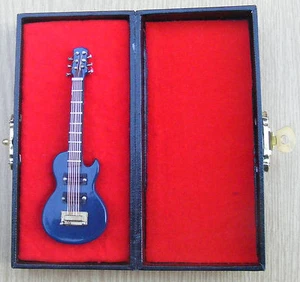 Instrumento de madera para guitarra azul casa de muñecas con estuche escala 1:12 551 tumdee - Imagen 1 de 7
