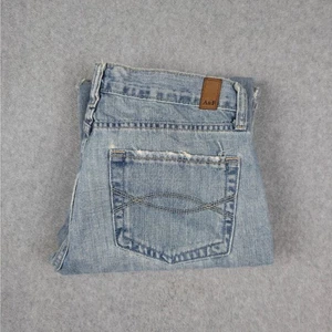 Abercrombie & Fitch Damen 6R Emma Low Rise Boot Cut Jeans Light Wash Distressed - Bild 1 von 18