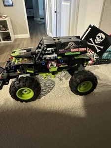 Complete LEGO 42118 Technic Monster Jam Truck Grave Digger W/instructions - Picture 1 of 2