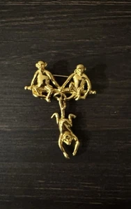 Gold Monkey Brooch/pin - Picture 1 of 7