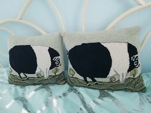2 Hand Hooked Wool Farmhouse Pig Pillows - Picture 1 of 4