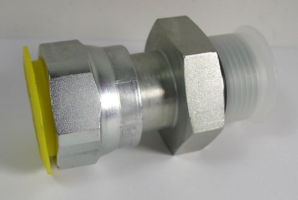 John Deere AT373508 Adapter Fitting - Image 1 of 1