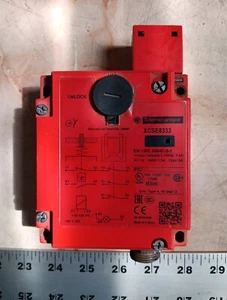 TELEMECANIQUE XCSE83333 SICHERHEITSVERRIEGELUNGSSCHALTER - Bild 1 von 6