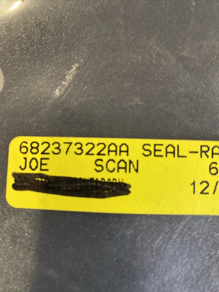 Ram 2500 3500 2014-2018 sello superior del radiador OEM - Mopar 68237322AA Foto 1 de 4