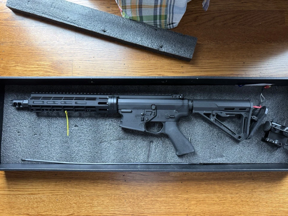 Airsoft Kit w/ Rifles, Pistol, Accessories, Magazines, Scope - Image 1 of 4