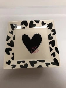 BETSEY JOHNSON- NWT - Heart XOX SIGNED BETSEY 7" PLAQUE, PLATE - Picture 1 of 3