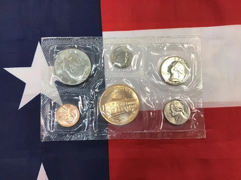 1972-D Official US Mint Souvenir Set as pictured Cover