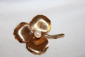 Vintage Winard Brooch 12K Gold Filled Natural Genuine Pearl Flower Clover - Picture 1 of 7
