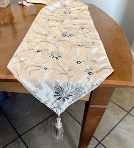 Table Runner Embroidered Beige Brown Daisy Floral Brown Blue Placemats Tassels - Picture 1 of 5