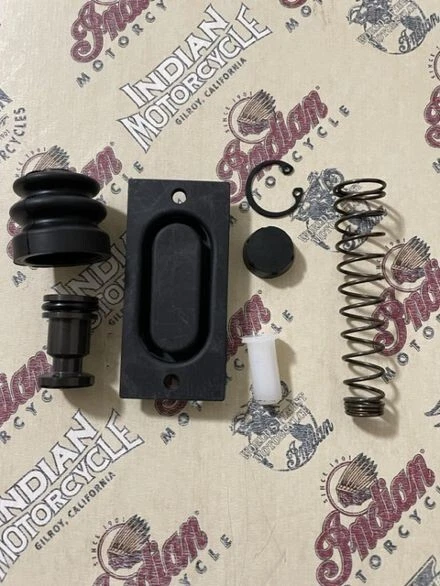 Indian Motorcycle 99-03, Kit de reconstrucción de cilindro maestro de freno trasero 51-010 Foto 1 de 1