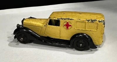 Ambulancia Dinky Toys vintage años 40, Meccano Ltd, Inglaterra Foto 1 de 4
