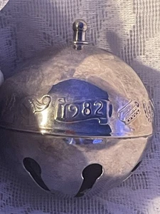 Campanas anuales de trineo Wallace 1982 de Navidad placa de plata - Imagen 1 de 3