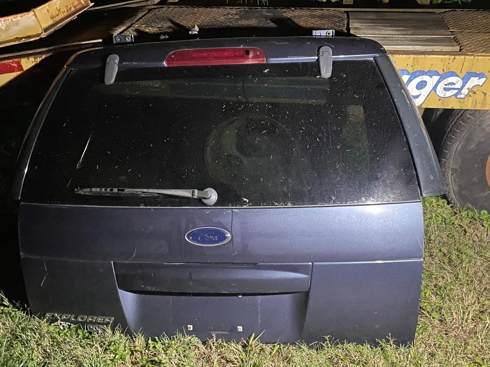 Ford Explorer Hatch.  aproximadamente 2004 Foto 1 de 1