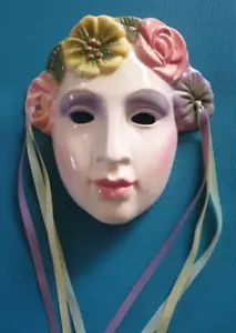 Maschera da parete in ceramica argilla art, stile art deco ragazza con fiori, primavera - Foto 1 di 4