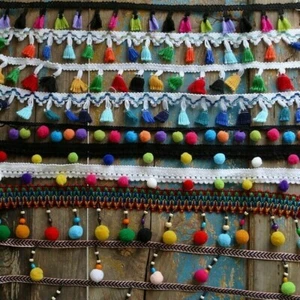 Tenda Nappa Pom Perline Frangia Bobble Trimming Treccia Nastro Cuscino Adorn - Foto 1 di 13